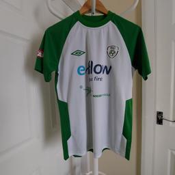 T-Shirt„ Umbro“

White/Emerald Green Mix Colour

 New With Tags

Actual size: cm

Length: 66 cm

Length: 43 cm from armpit side

Length sleeves: 32 cm from neck

Volume hand: 42 cm from neck

Volume bust: 95 cm – 99 cm

Waist volume: 92 cm – 95 cm

Hips volume: 92 cm – 95 cm

Size: Eur XLB, USA XLB, Height: 158 cm

 100 % Polyester

Made in China

Price £ 14.90