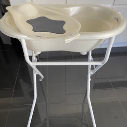Rotho Babydesign TOP Badewanne (Farbe: perlweiß créme)und Ablaufstöpsel, 0-12 Monate mit Badewanneneinsatz (Farbe: perlweiß créme) beides mit Antirutschmatte inkl. Badewannenständer.