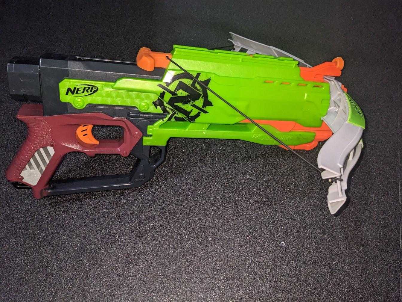 Nerf cross bow and arrow gun in M27 Salford für £ 4,00 zum Verkauf ...