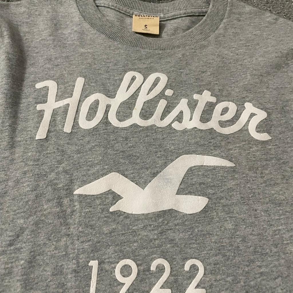 Grey men’s hollister tshirt
Excellent condition
Size small