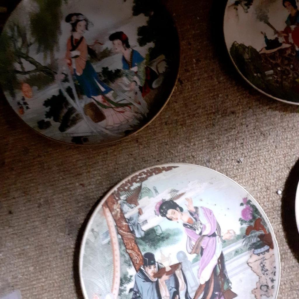 These r sum Original collectables Plates which r a set of x4. There's no chips or marks there in perfect condition.