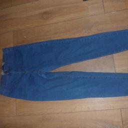 A PAIR OF STRETCHY DENIM JEANS SIZE 8 FROM DENIM Co