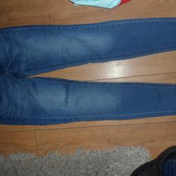 A BLUE STRETCHY PAIR OF JEANS FROM DENIM CO SIZE 8 IN GREAT CONDITION