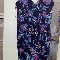 Beautiful floral lipsy bodycon dress knee length size 16 worn just the once in perfect clean condition