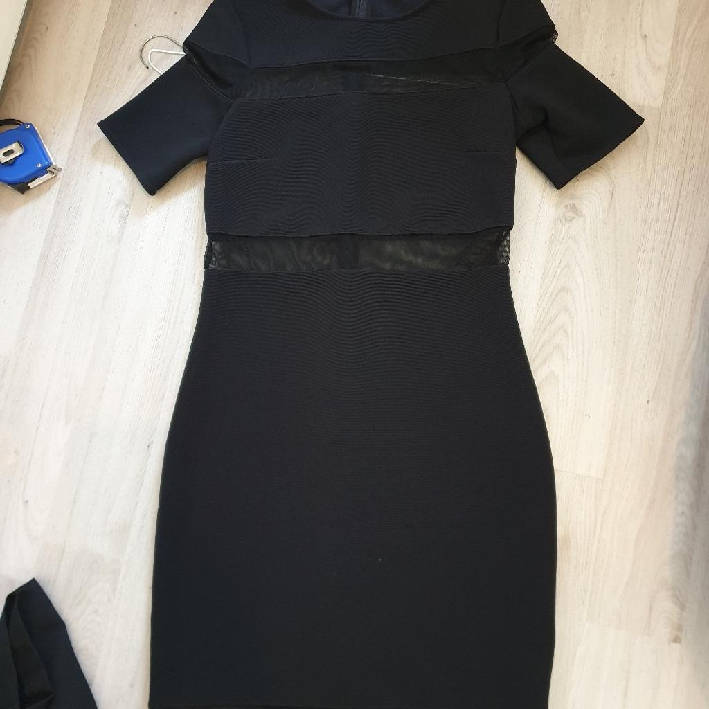 Short sleeve mesh insert midi length bodycon dress 👗

Size: 12 (better suited to size 10-12)
Colour: Black

Condition: #verygood worn 2-3 times and still looks great! No flaws