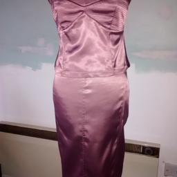Summers here....Tags off as event cancelled....
2 piece midi skirt & corset top Bustier Strapless zip back satin fabric. dusty pink with trim.
have shoes sandals bag to match
see listing.
can do a discount if all taken. postage should cover bulk buy.
This is new ...Bought Never Worn. Wedding 💑 Party🥳 Christmas outfit pretty easy 2 piece suit. I'm prom ready too
Limited Edition Beautiful 2 piece Boned 1/2 lined Bustier and tailored Skirt.
With Elastane/lycra stretch for better fitting. shirt just past knee= standard length