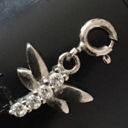 Anhänger für Kette, Armband, Fussketterl…
Libelle 🧚‍♀️ mit Strass-Steinchen
Silber
Nie verwendet!

Porto trägt Käufer!!