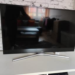 Samsung Fernseher - Smart TV 
43 Zoll
gebraucht aber funktioniert einwandfrei
technische Details finden Sie bei den Bildern.