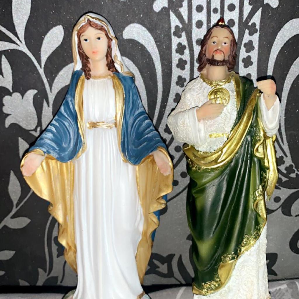 Mary and Jesus Statue. Multi Colour Statue , so it's not only in white colour.
Collect from Bd3 leeds Road Bradford near mcdonald's or I can deliver anywhere in Bradford for fuel money. Thank you