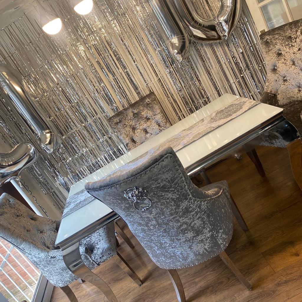 Housing units fazenda brand Dining table with 4 chairs. Like new selling due to too big for room.
Collection only from OL8
Also have matching coffee table see listing