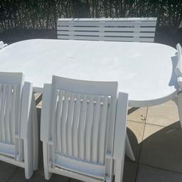 Tisch oval mit 4 Sesseln inkl. Polstern und Gartenbank