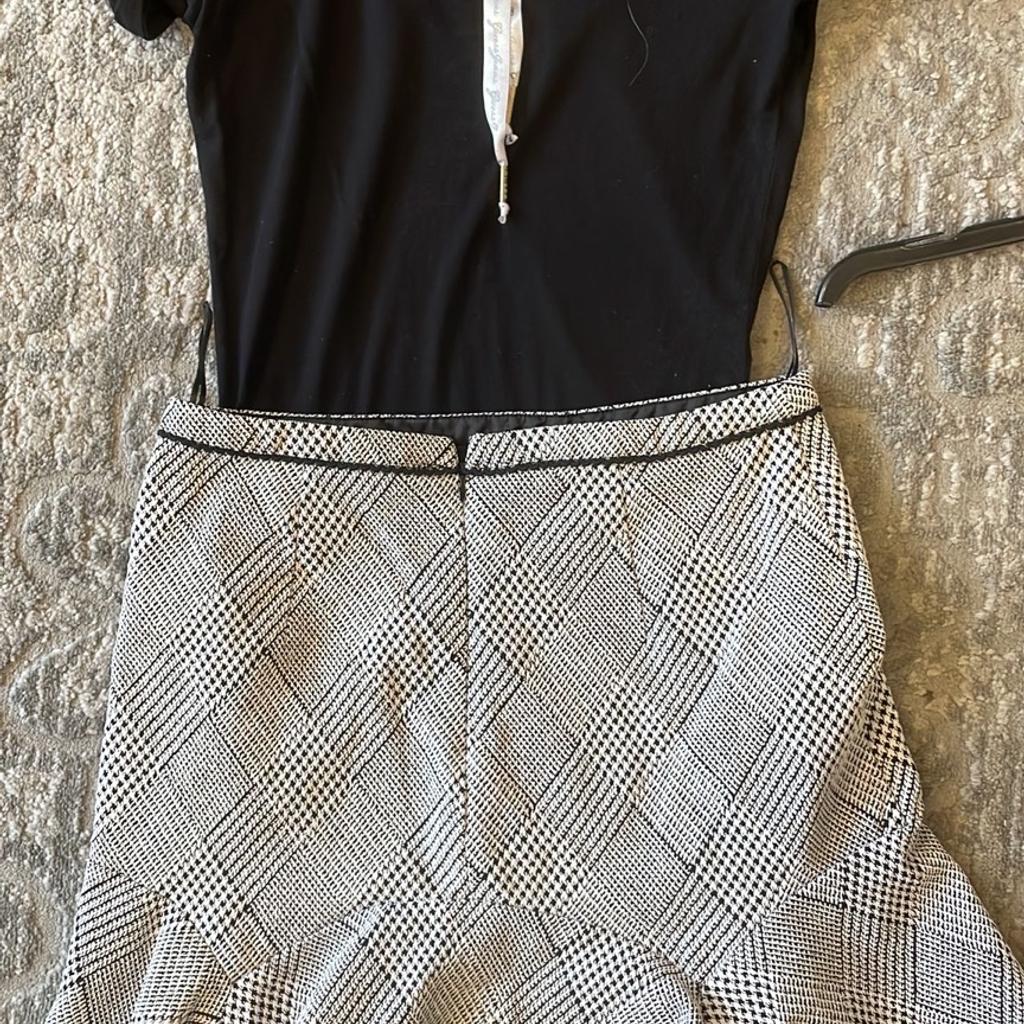 Guess top size (S) with mini Oasis skirt size (UK 12) bundle outfit. Inclusive of delivery