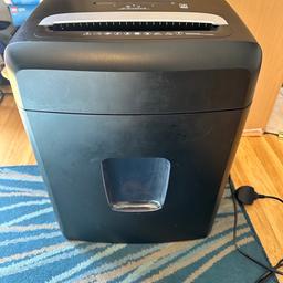 Amazon Basics cross cut paper shredder, CD ,Cards . Return item don’t have the box and the small wheels. You can buy wheels cheap in Ebay . It is big size shredder .
Like new