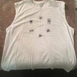 Nike vest tank top in very good condition like new tryed on once didn’t like it pick up fy12at