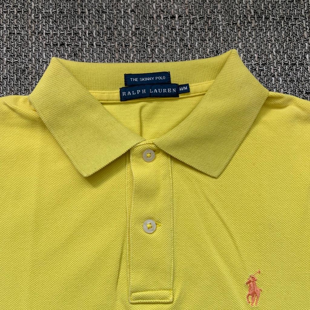 Ralph Lauren Polo T-Shirt Gr. M gelb

Was: Polo T-Shirt
Farbe: gelb
Größe: M
Marke: Ralph Lauren
Zustand: gut erhalten
Neupreis: ca. 69€
Länge 61 cm
Bund 43 cm
Von Achsel zu Achsel 43 cm
Material: 100% Baumwolle
Waschbar bei 40°