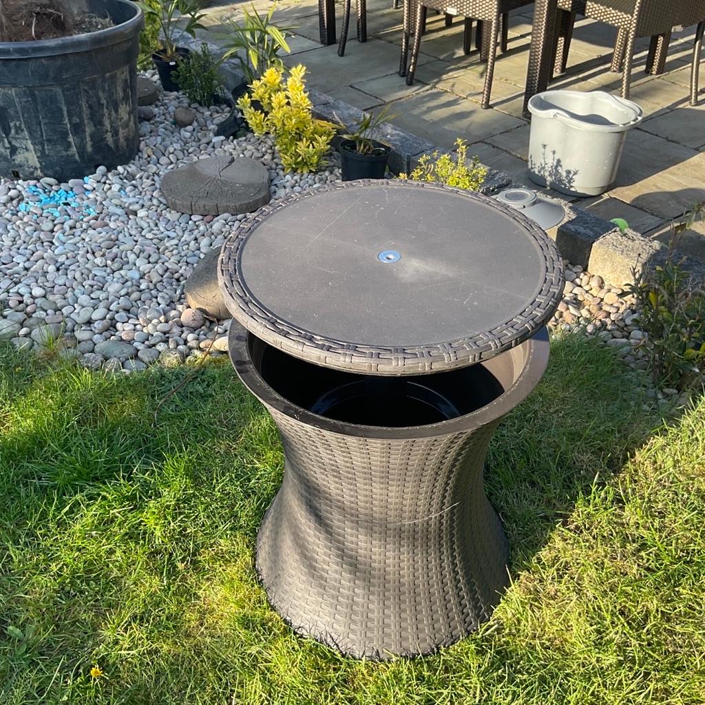 Rattan ice bucket bar table in WV5 Staffordshire für 30,00 £ zum
