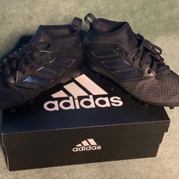 Boys adidas football shoes 
Size 4 
Used but in good condition