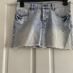 Ladies denim skirt
Size 10
Pet and snoke free home
Good used condition