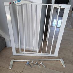 Lindam Safety Stair Gate with extention piece.
This is a pressure fitted Gate, so no power tools needed to fit it.
Measurements of gate, minimum 74cm, maximum 83cm.
Gate with extention piece on, minimum 82cm, maximum 91cm.
Collection from Great Barr/Walsall.
£12 no offers, cash only sale & no holding.