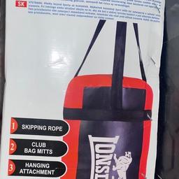 Collection only
Hang up punch bag with kids boxing gloves