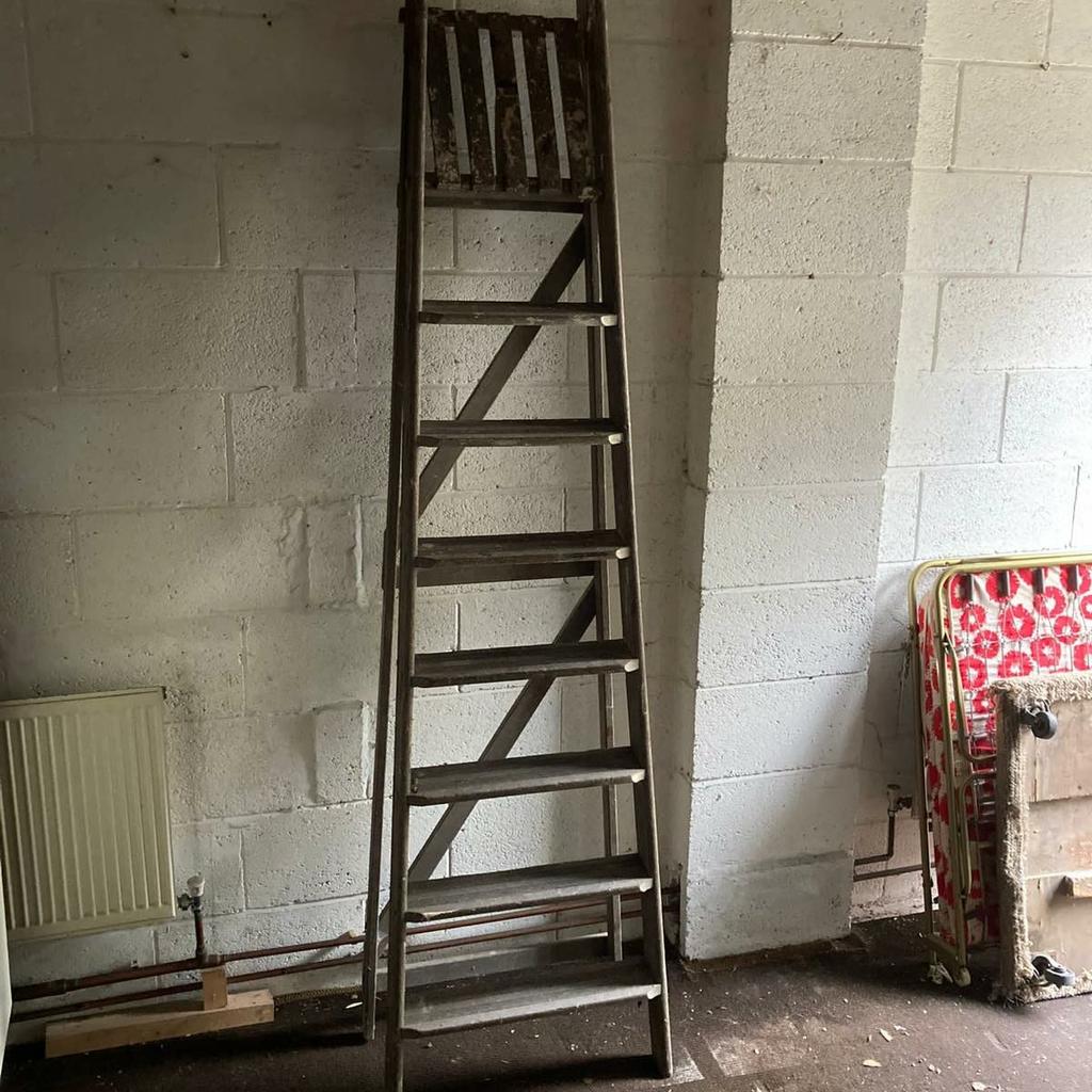 OLD 7 TREAD LADDERS WITH PLATFORM FOR PAINT TIN TOOLS ETC

'A TWYFORD PRODUCT'
IN GOOD CONDITION
COLLECTION ONLY FROM AINSDALE AREA
WAS £45 ....NOW £35......

EXTRA REDUCTION NOW AT only £20.......
