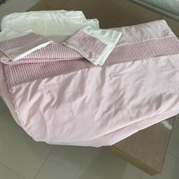 King size duvet cover matching pillowcases and full size throw in great condition.