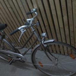 Verschenke ein altes Damenrad. Abzuholen in PF-Nordstadt.
Fahrrad hat einige Mängel, z. B. einen kaputten Ständer...
Für Bastler.