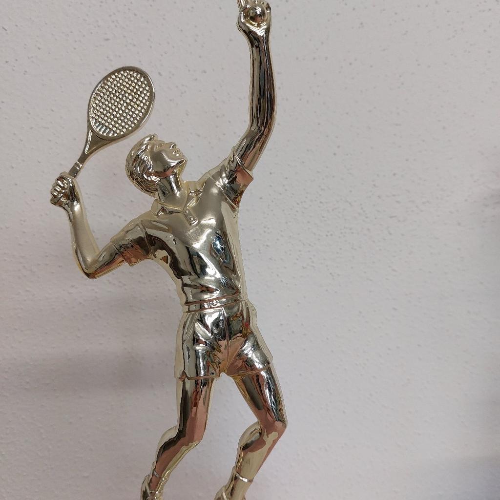 Pokale mit Tennisspieler
pro Pokal 2€