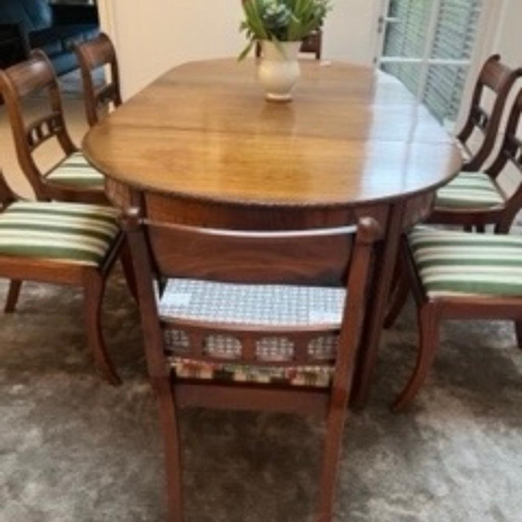Large extendable dining table with 12 chairs in SE3 London für 150,00