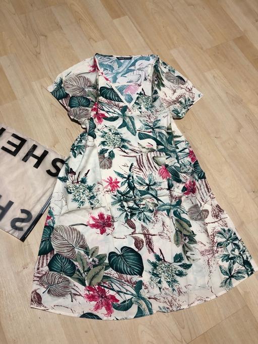 Buy & Sell West London Hounslow - Photos for Brand new Shein keyhole neck dress