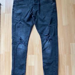 Size 36 waist / 32 length

Distressed/Ripped jeans ( black/grey colour)