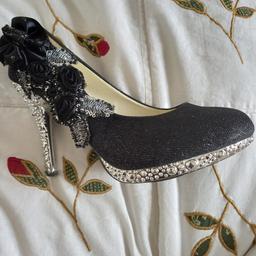 Beautiful black heels size 4. only worn twice. Been left in wardrobe. Sold as seen. Fantastic details. Excellent condition.