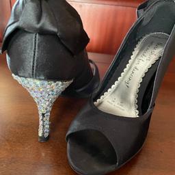 Black peep toe
Debenhams
Size 4
Encrusted diamanté detail heels
Diamante detail is a personal addition