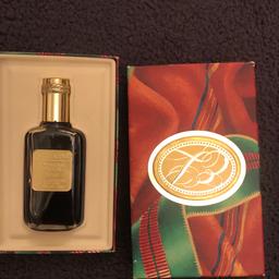 Super Rare Vintage Estee Lauder Youth-Dew Bath Oil 30mls. Very collectible and extremely rare in this condition and boxed, the are some minor marks on 
oil very old 1940s, 85% full, very strong and beautiful smell
Same one sale on eBay for £179

Sensible offers welcome