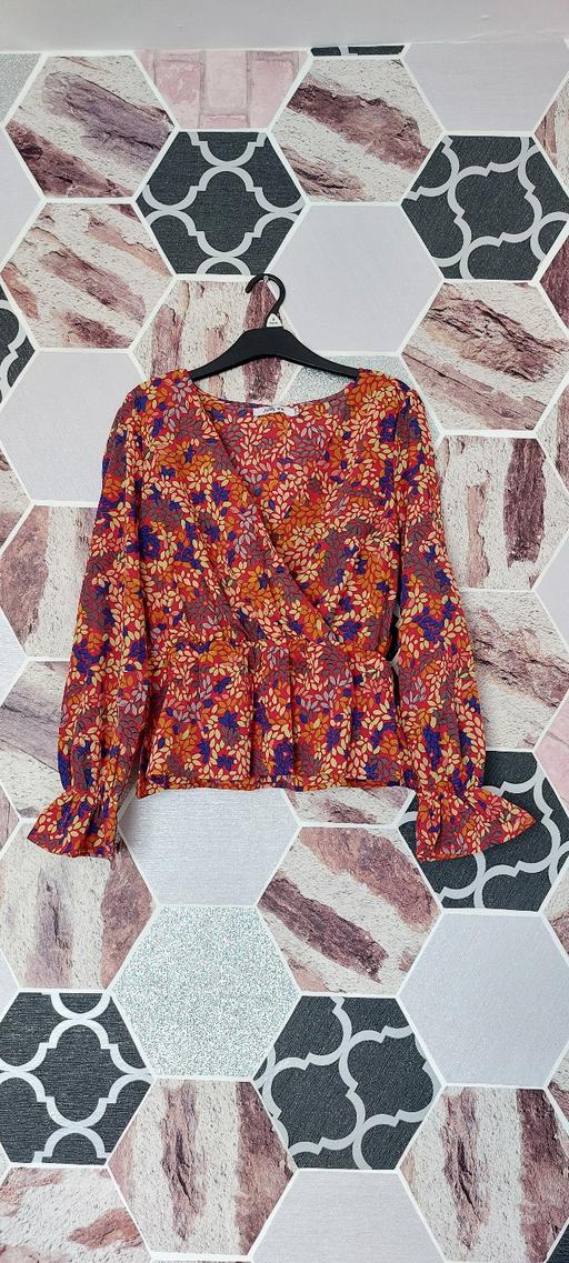 Buy & Sell Swansea - Wales Blaenymaes - Swansea - Photos for Leaf print peplum v-neck blouse