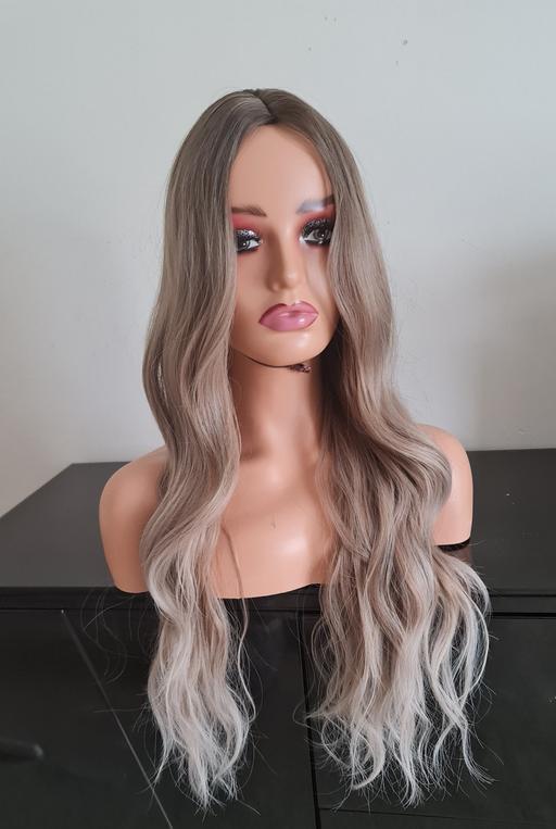 Buy & Sell Neath Port Talbot - Wales Aberavon - Neath Port Talbot - Photos for Long Ombre Blonde Synthetic wig middle part