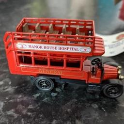 Vintage Oxford Diecast Manor House Hospital AEC Staircase Bus / Thorncroft Bus B28, this has never been out of the box except for this picture. Limited edition, it is number 2393 of 5300 made. Great as a birthday or Christmas gift or treat yourself. Ideal collectors item.