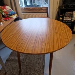 Beautiful vintage early 80s round drop leaves table with scandi wood legs!
The diameter of the top of the table is 94 cm. Worth over £300!
Some minor defects due to the age of the item (you can see the last photos) but overall great condition and could be restored if you wanted to!😉
Must be collected!