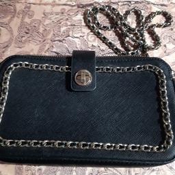 zara gold plated chain handbag
beautiful bag in great condition see images for details. combined post available.