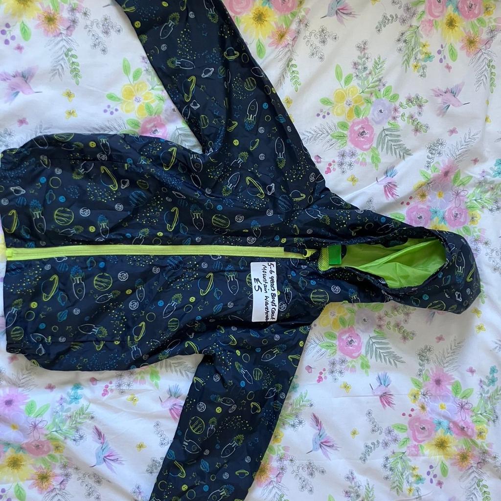 💥💥 OUR PRICE IS JUST £5 💥💥

Preloved boys raincoat

Size: 5-6 years
Brand: Mountain warehouse
Condition: like new

All our preloved school uniform have been washed in non bio, laundry cleanser & non bio napisan

Collection is from Bradford BD4/BD5 area off rooley lane (we have no shop)

We do deliver for fuel costs

We do post if postage costs are paid For (we only send tracked/signed for)

No Shpock wallet sorry