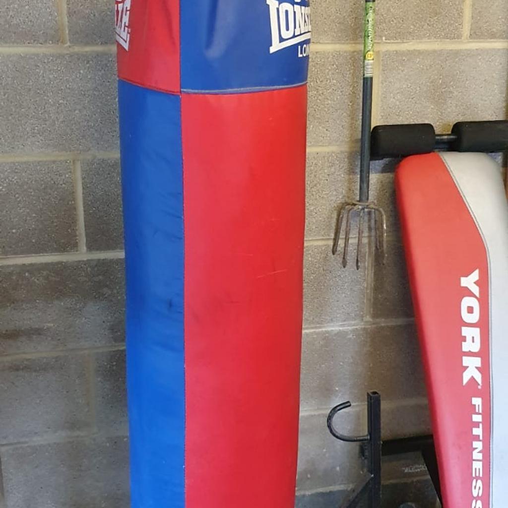 excellent quality PU punchbag. complete with hanging strap. Height 5ft including straps. Will sell with wall bracket.