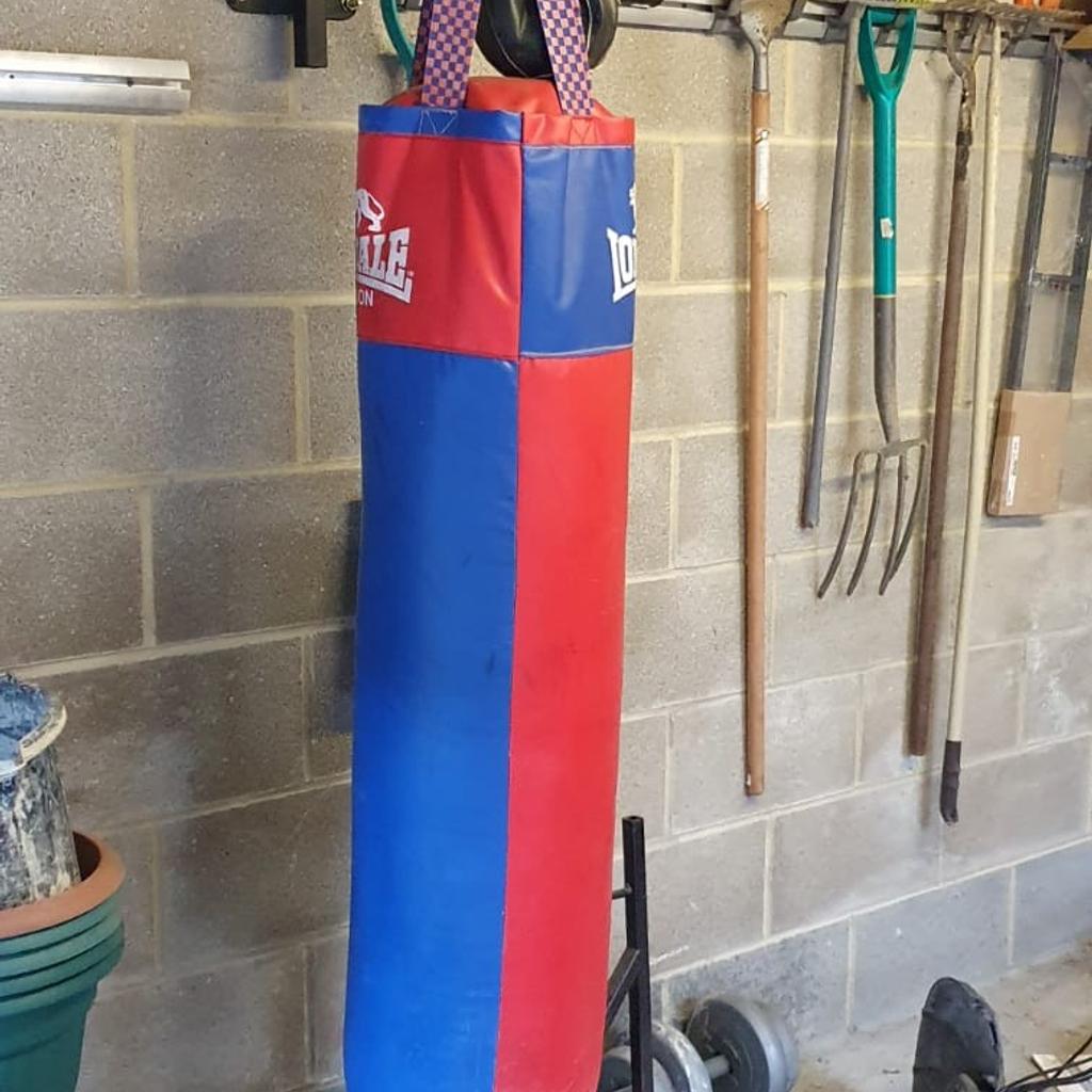 excellent quality PU punchbag. complete with hanging strap. Height 5ft including straps. Will sell with wall bracket.