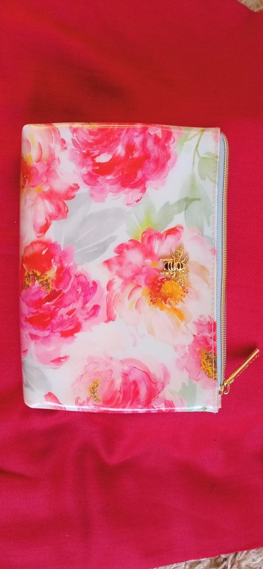 Buy & Sell Grafton Street Industrial Estate West Northamptonshire - Photos for Alice wheeler London makeup bag