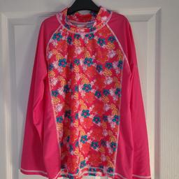 Girls Regatta rash top, age 11-12 years but would fit another year or so up depending on size. In an excellent condition, don't think it ever got worn 🤔
From a smoke free home. 
Collection