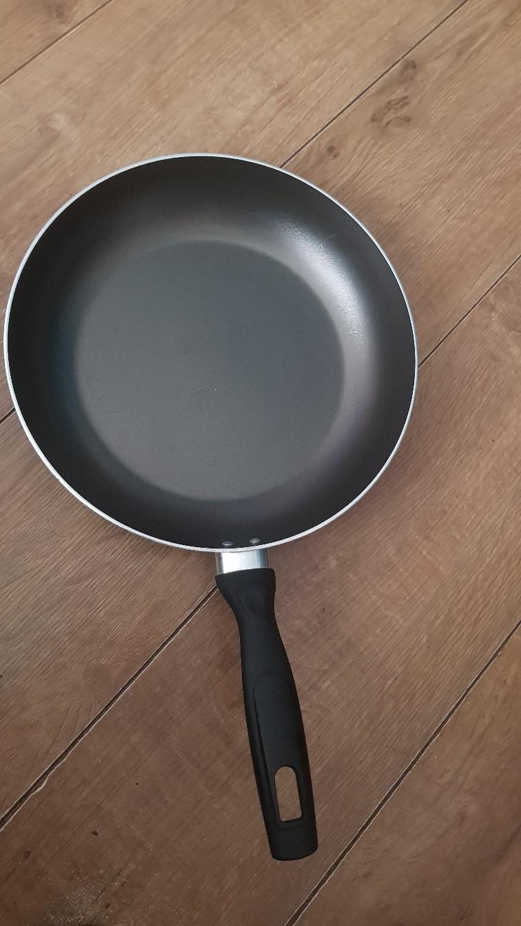 LARGE 11" FRYING PAN...USED ONCE in DY1 Dudley für £ 2,00 zum Verkauf