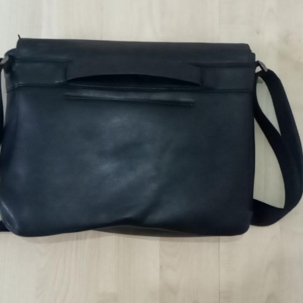 Looking for a reliable companion to carry your laptop and work essentials? Look no further! Our used laptop/working bag is the perfect solution. Sleek, stylish, and built to last, this bag will keep your gear safe and organized. Plus, you'll feel good knowing you're making an environmentally-friendly choice by buying used. Don't miss out on this deal – Buy this now!