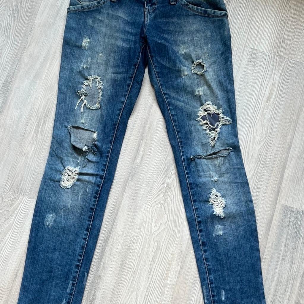 - Ripped Jeans von Zara
- Gr. 38
- verwaschner Look
- mit diversen Löchern (so gewollt)
- lang

Abzuholen in Leverkusen-Manfort, bei Versand kommt noch das Porto hinzu.