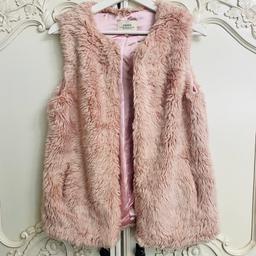 Pink faux fur gilet - lovely satin lining
Dimensions: W 18” L 25”
Size small - UK 10/12
Bought from matalan.

COLLECTION SHILDON OR CAN POST FOR £4 BT!