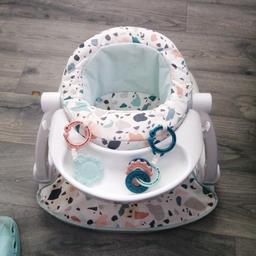 Baby floor chair unisex used twice like brand new going no box collection only