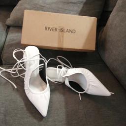 White 2.5 3inch heels tie up shoes leather bran's new from river island perfect for the summer I say they probably fits a 6/7 size foot Boxed 